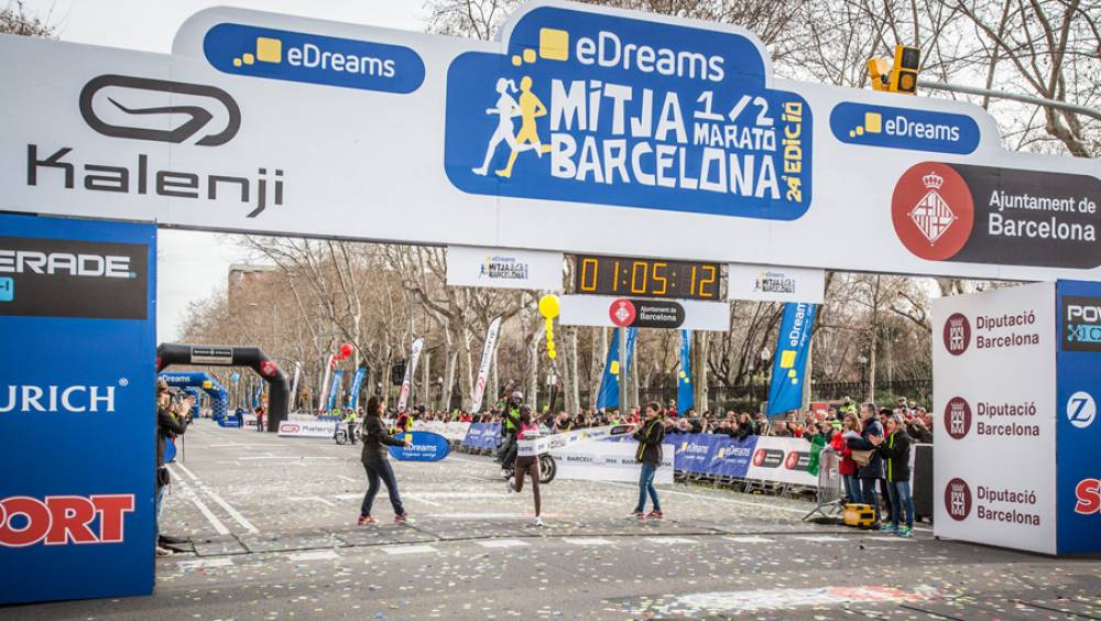 florence kiplagat 1h0430 sur semi marathon