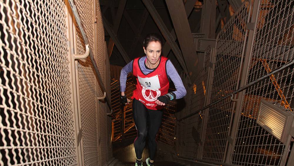 les participants a la 3e edition de la verticale de la tour eiffel