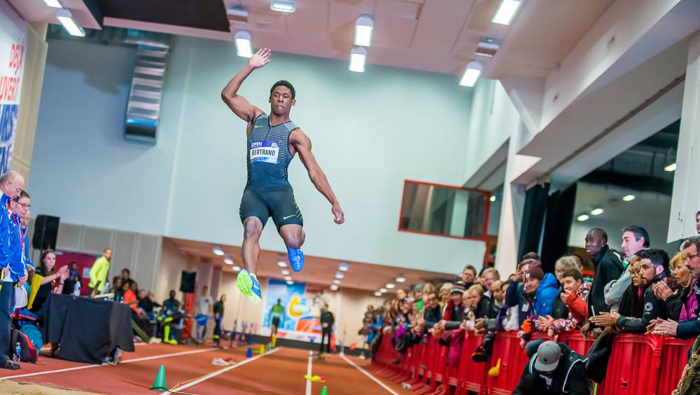a tignes le saut des geants a 3 032 m daltitude