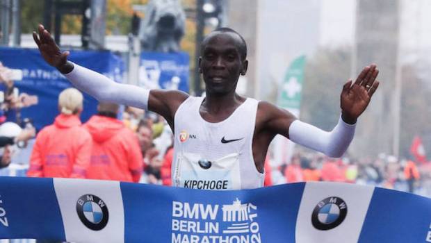 marathon de berlin kipchoge lemporte sans record du monde