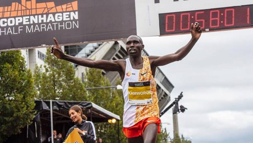 kamworor etablit un nouveau record du monde du semi marathon