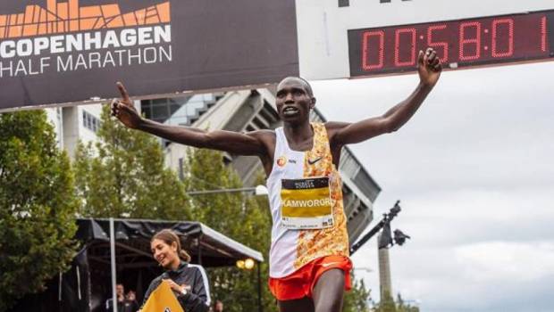 kamworor etablit un nouveau record du monde du semi marathon