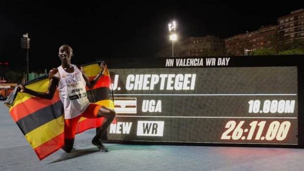 10 000m cheptegei efface bekele des tablettes