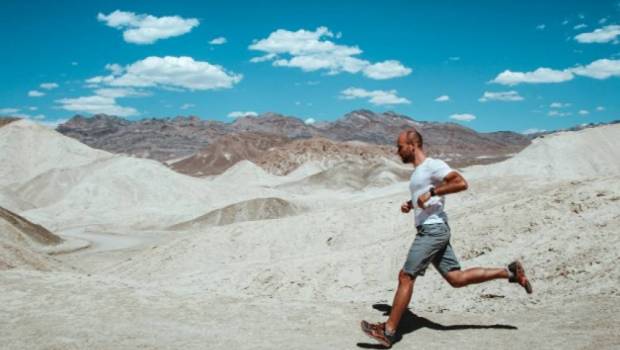 dossard sac dos comment preparer une expedition running dans desert